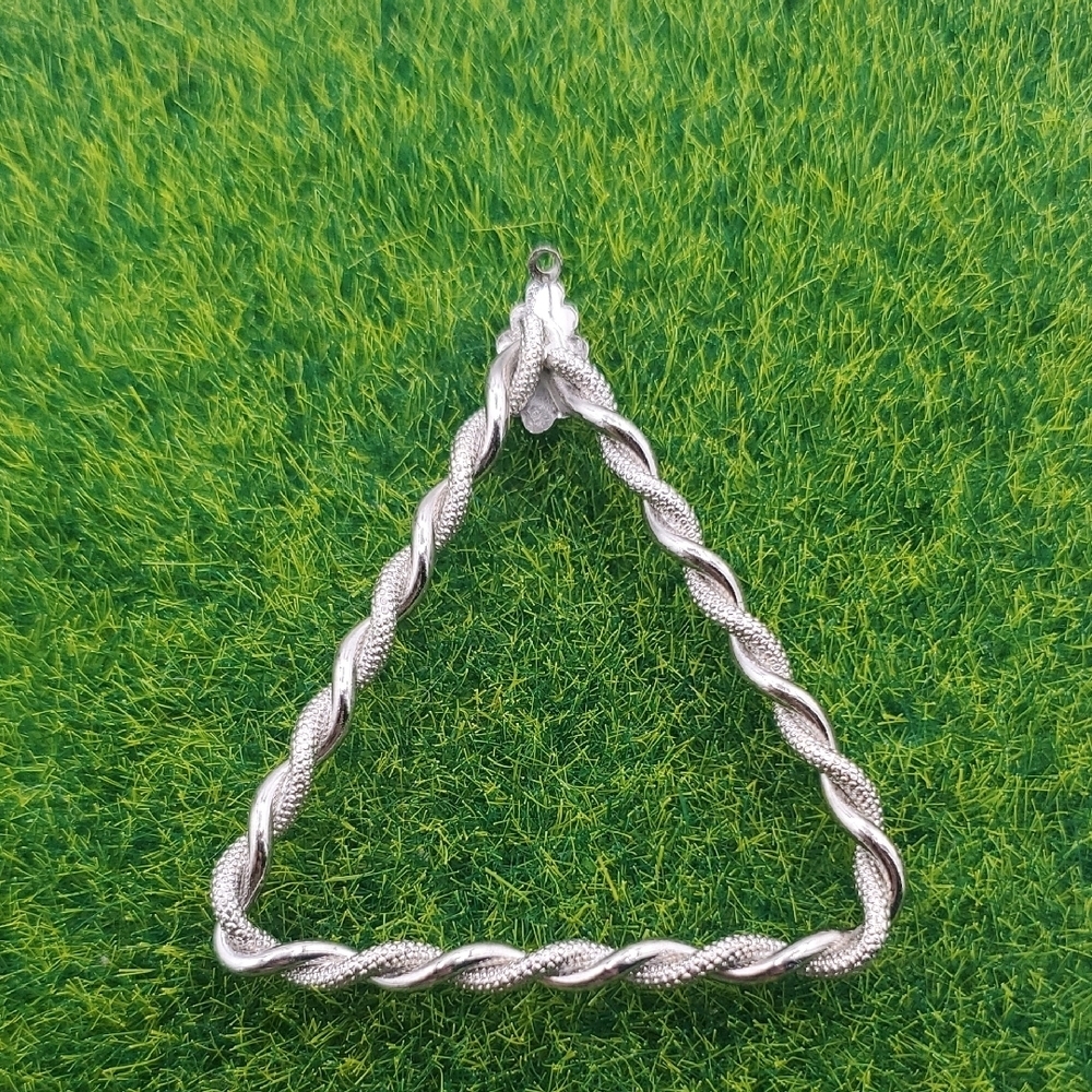 Twist‎ Triangle Pendant P328